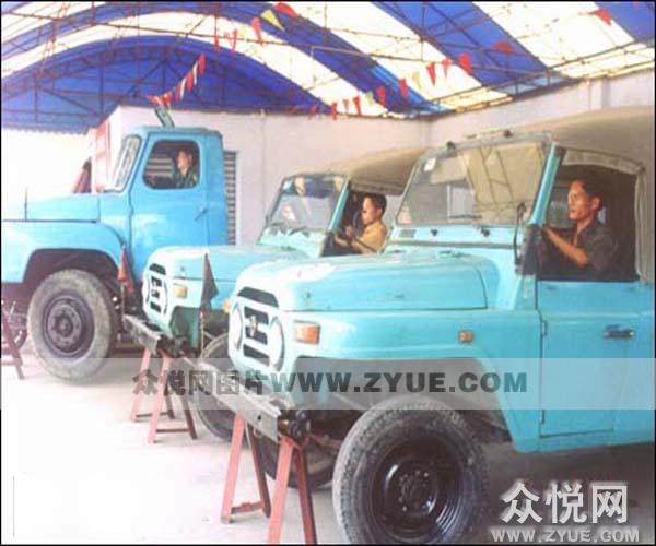 蜀安駕校學員練車