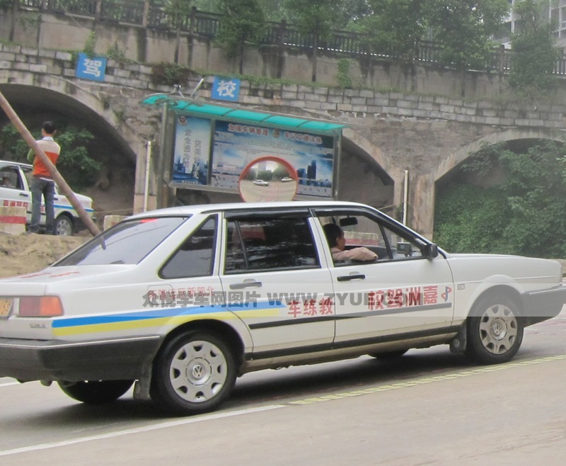 嘉洲駕校普桑教練車