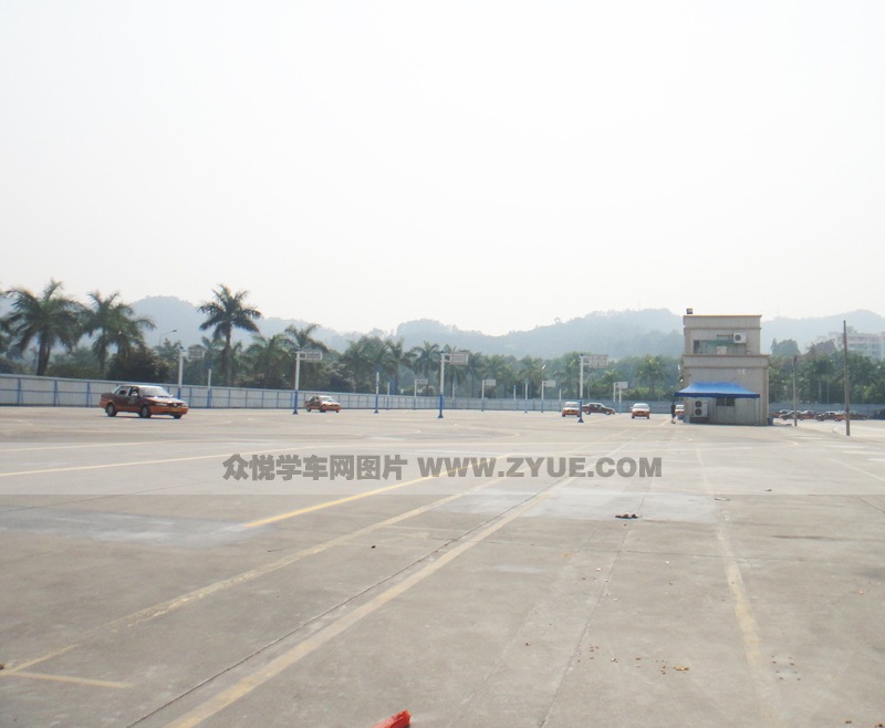 番安駕校學(xué)車場(chǎng)地