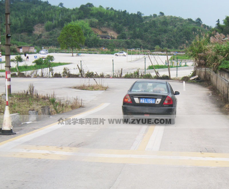 通馳駕校直角轉彎場地