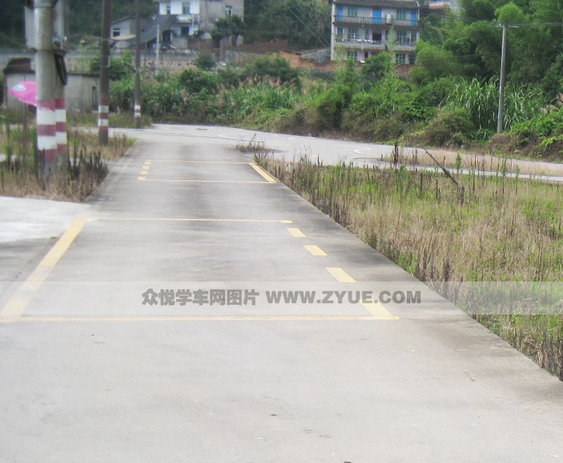 通馳駕校側方停車框