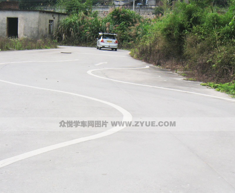 通馳駕校S路學車場地