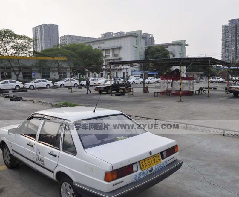 錦華駕校訓(xùn)練車(chē)