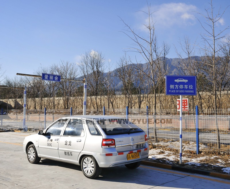 金龍駕校側方位停車場地