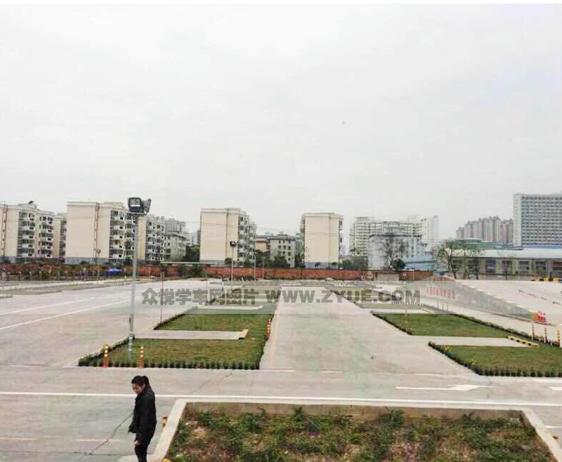 西南駕校大型倒樁場(chǎng)地