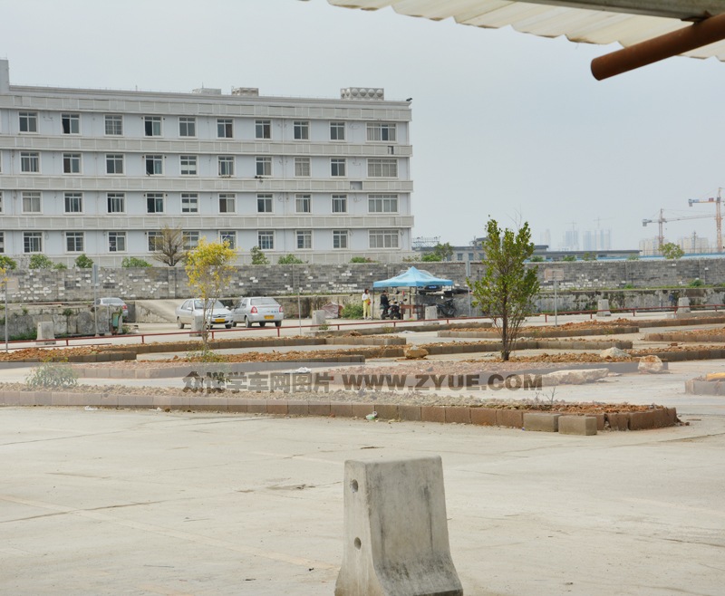農興駕校學員練車場地