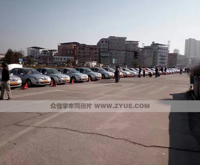 農興駕校教練車