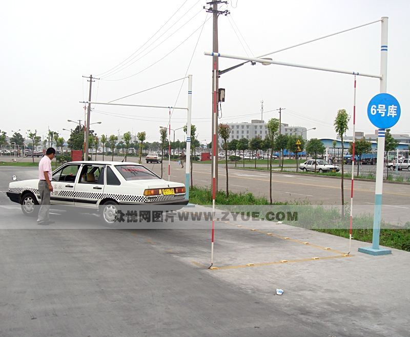 通略駕校側方停車訓練