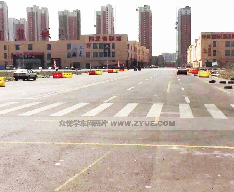 天津王頂堤駕校訓練場一角