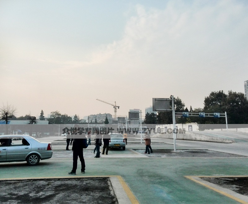 宏達駕校倒樁和上坡路學車場地