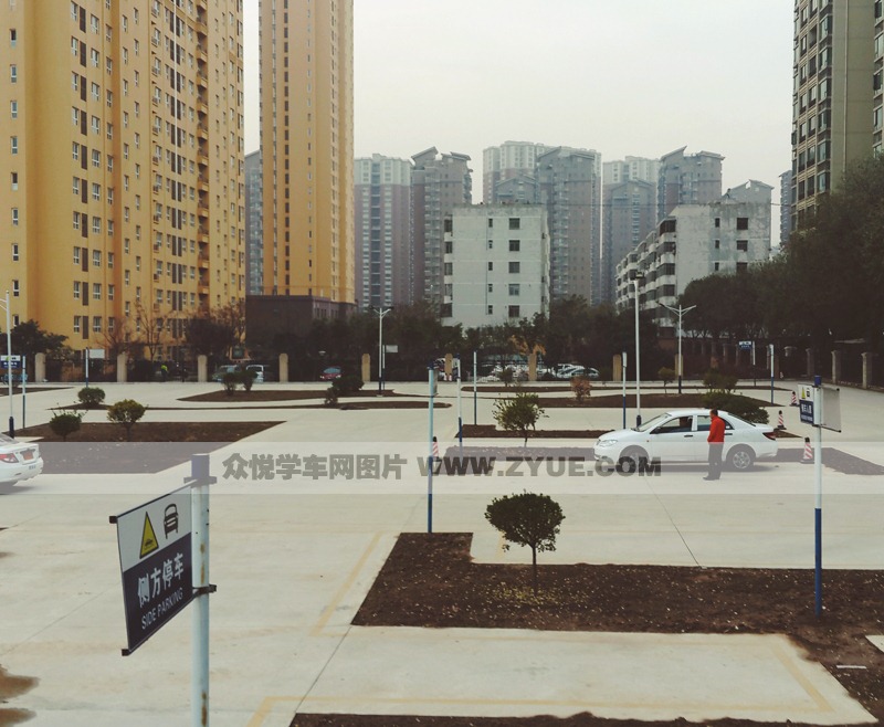 西安宇星駕校側方停車練習